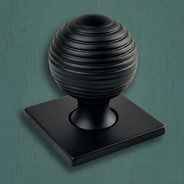 Queen Anne II Fluted Beehive Knobs with Square Backplate Matt Black