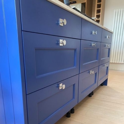 shaker style kitchen unit in blue
